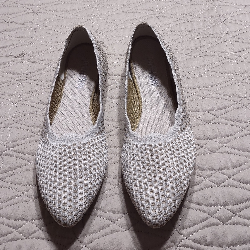 Dream Pairs Shoes Women 7, Cream Color, Comfort, Flat,Pointed Toe, good conditio
